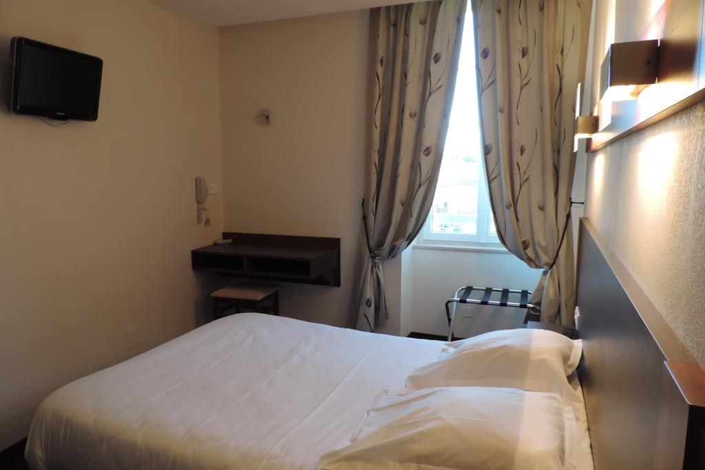 Hotel De France Espalion Kültér fotó